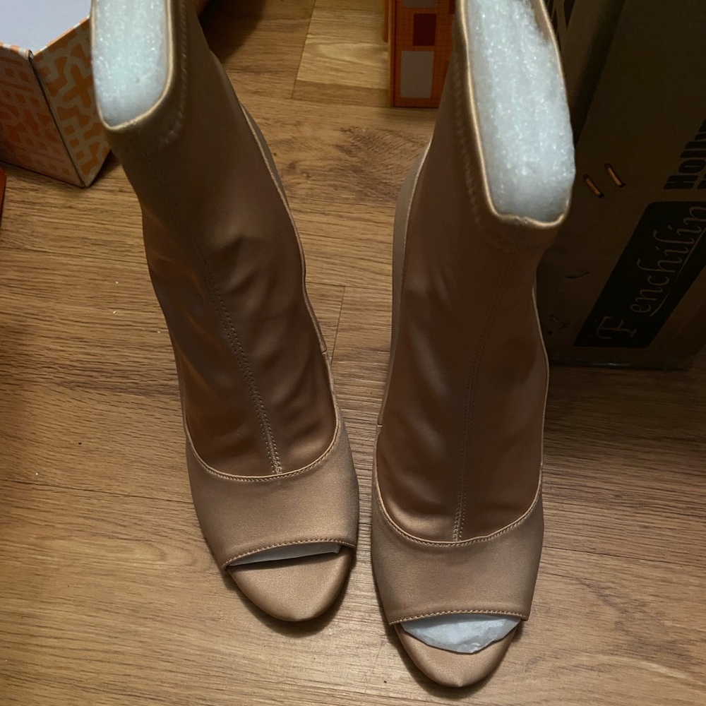 GB heels size 8